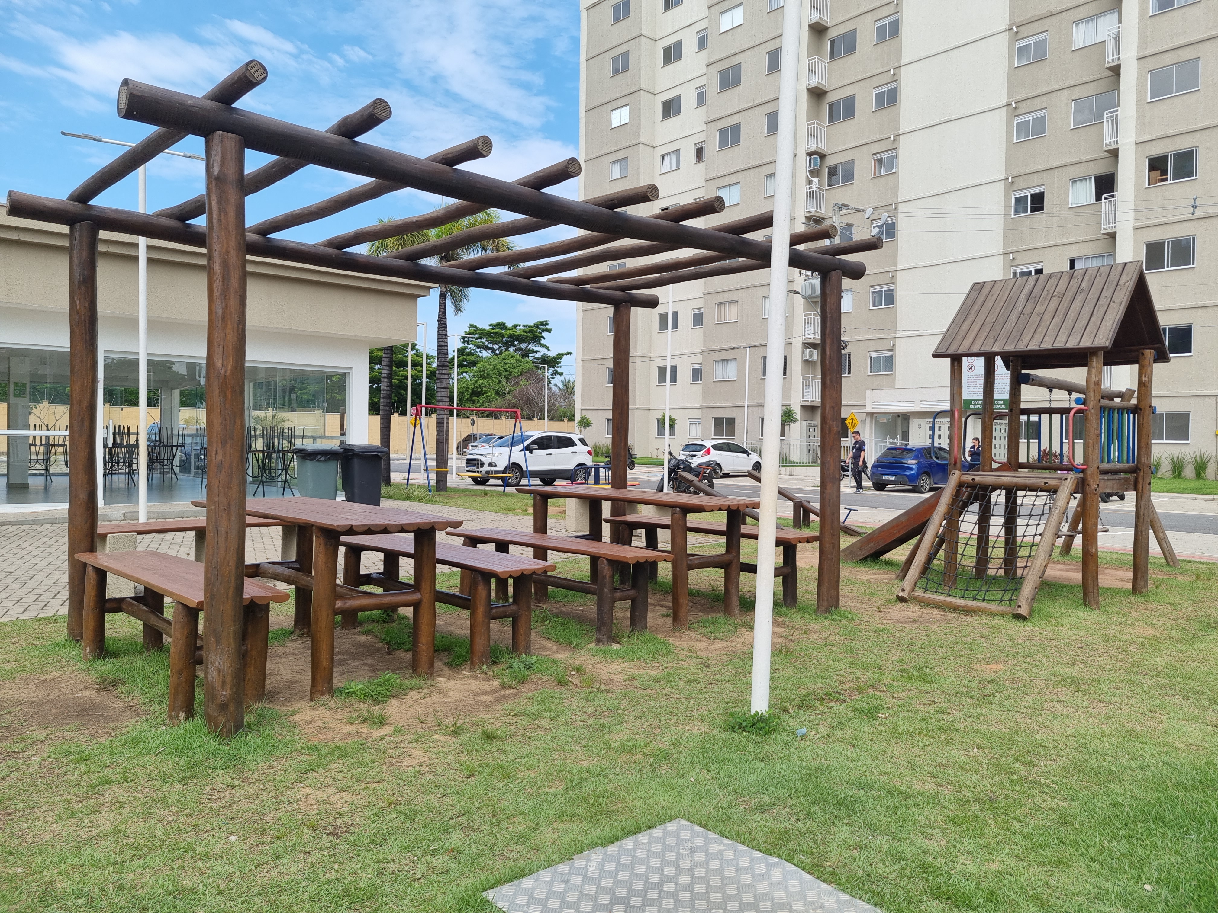 Área de piquenique e playground