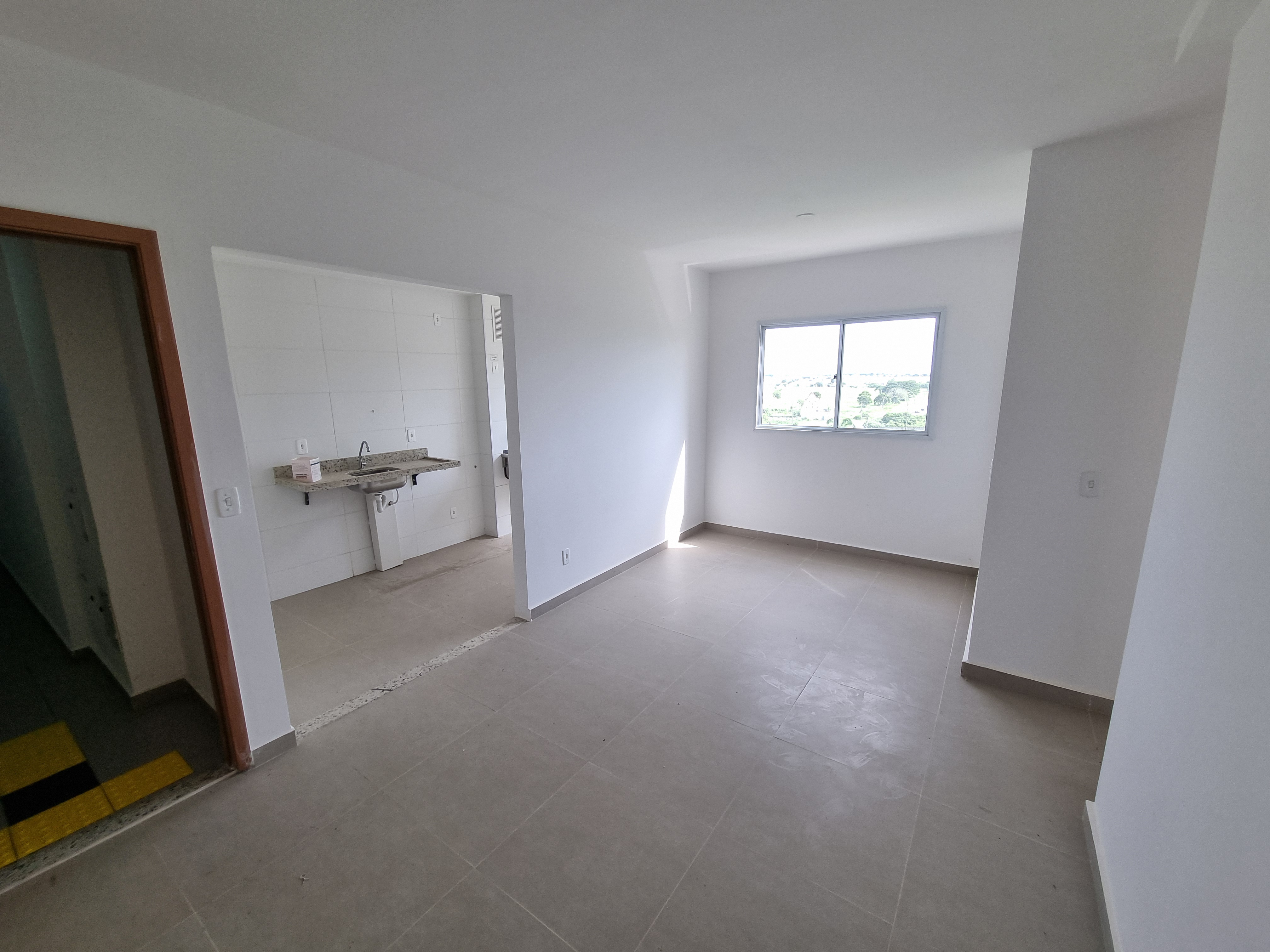 Sala de estar e cozinha integradas